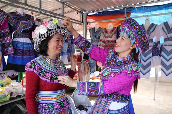 Dak Rmang market – where Mong cultural identity is upheld in Central Highlands