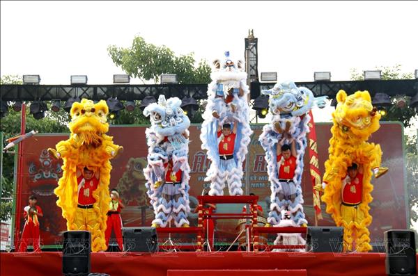 Sôi động Liên hoan Lân Sư Rồng  ở Phan Thiết