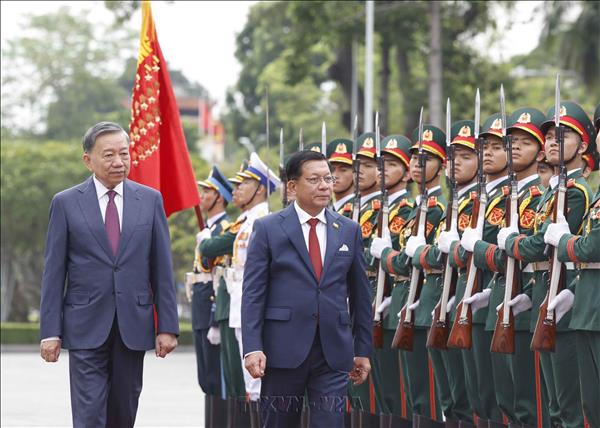 越共中央总书记、国家主席苏林主持缅甸总统欢迎仪式