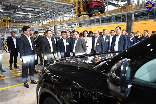 Le président du Myanmar visite le complexe automobile de VinFast