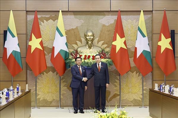 Parliamentary leader hosts Myanmar President in Hanoi