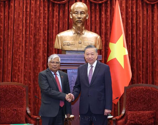 越共中央总书记、国家主席苏林会见孟加拉国驻越大使