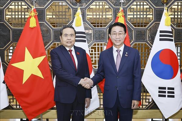 Vietnamese NA President Holds Talks with RoK Counterpart