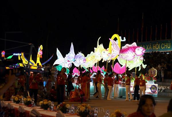 2026년 뚜옌꽝성 타인뚜옌 축제, 보름달 밤에 40개의 특색 있는 추석 등불 모형 선보여