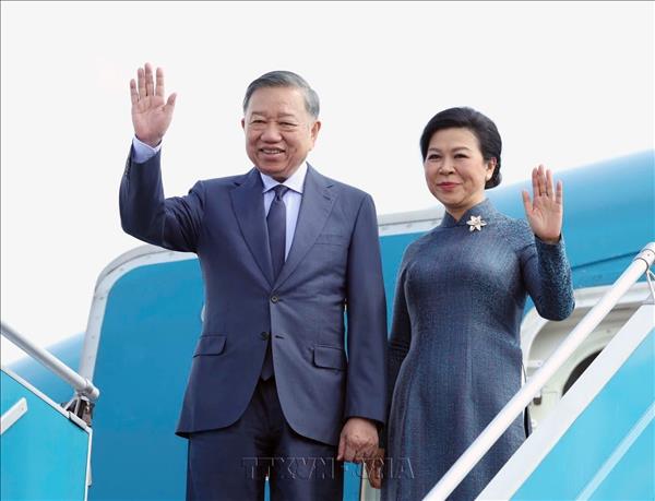 Top leader departs for visits to Russia, France, attendance at Intl Space Summit