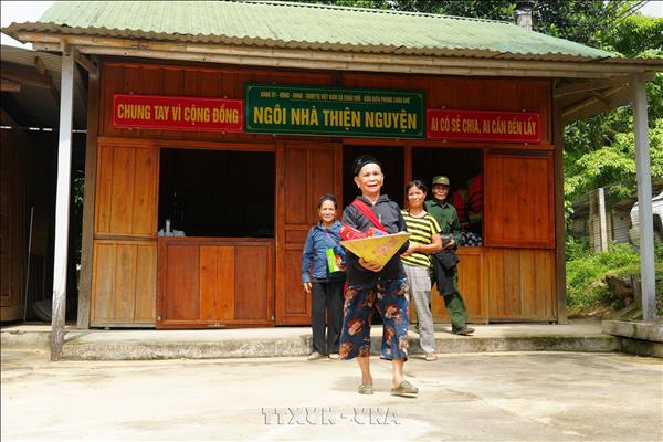 Gian hàng 0 đồng - Ấm tình quân dân vùng biên giới