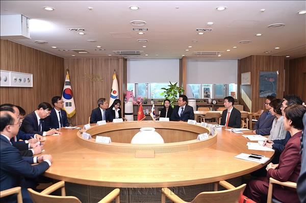 Hanoi, Seoul promote strategic bilateral cooperation