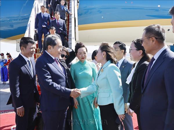 Chủ tịch Quốc hội Trần Thanh Mẫn và Phu nhân bắt đầu thăm chính thức Mông Cổ