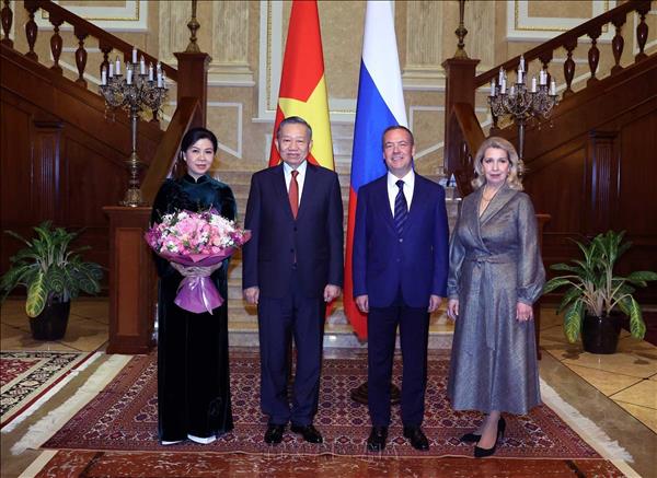 Renforcer la coopération entre le PCV et le parti Russie unie