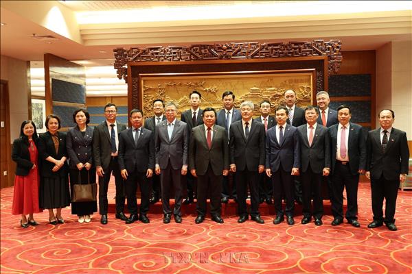 Vietnam, China step up theoretical exchanges, share Party-building experience