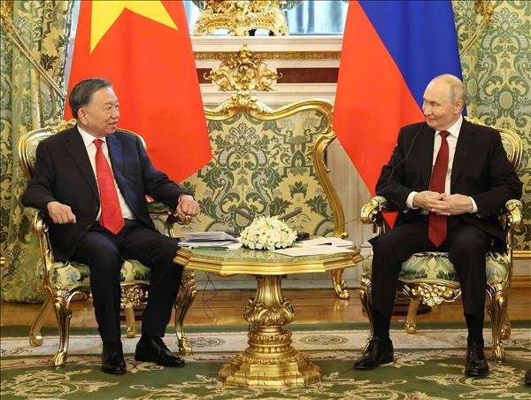 Russian public, experts praise top Vietnamese leaders visit