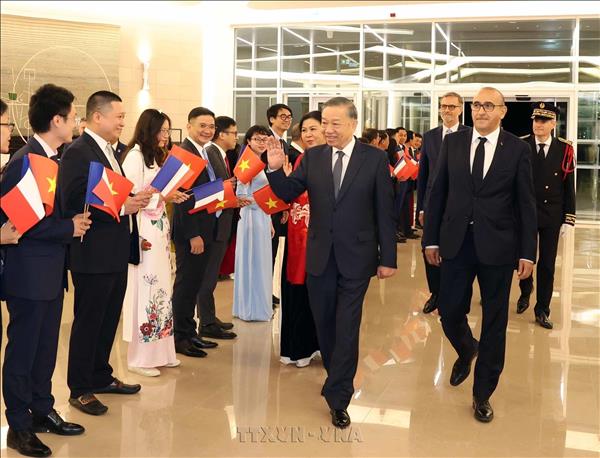 Líder vietnamita inicia visita oficial a Francia y participa en la Cumbre del Espacio en París