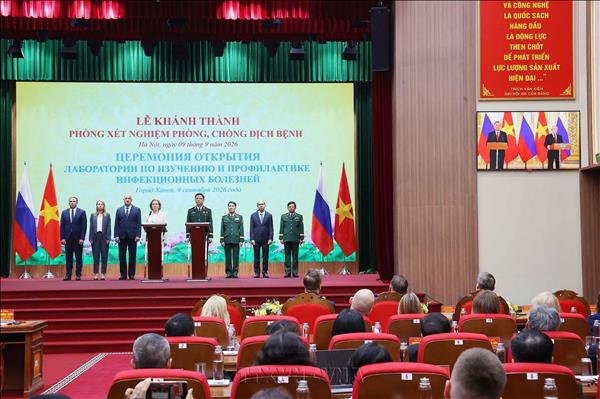 Tô Lâm et Vladimir Poutine inaugurent un nouveau laboratoire au Centre tropical Vietnam-Russie