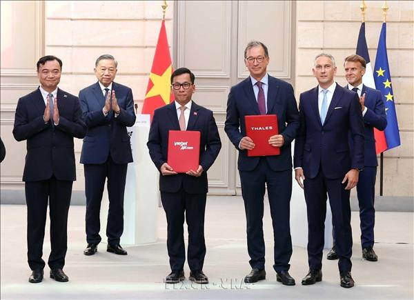 Tổng Bí thư, Chủ tịch nước Tô Lâm chứng kiến Lễ trao các văn kiện hợp tác giữa Việt Nam - Pháp