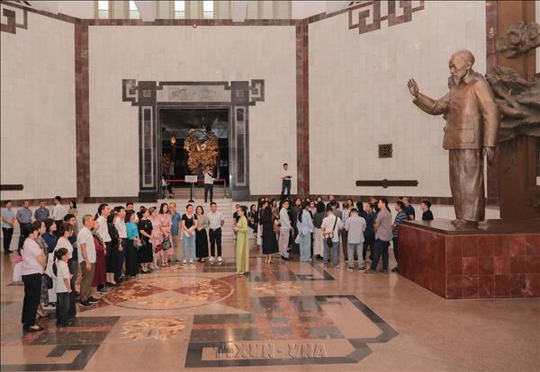 Học tập tư tưởng Hồ Chí Minh qua nghệ thuật