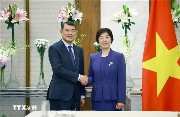 AIIB ໃຫ້​ຄຳ​ໝັ້ນ​ສັນ​ຍາ​ສືບ​ຕໍ່​ຮ່ວມ​ເດີນ​ທາງ​ພ້ອມ​ກັບ ຫວຽດ​ນາມ ພັດ​ທະ​ນາ​ພື້ນ​ຖານ​ໂຄງ​ລ່າງ​ແບບ​ຍືນ​ຍົງ