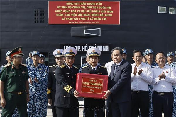 Chủ tịch Quốc hội Trần Thanh Mẫn thăm, làm việc với Quân chủng Hải quân