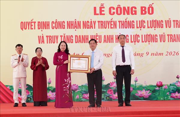 Công bố Ngày truyền thống của Lực lượng vũ trang tỉnh An Giang và truy tặng danh hiệu Anh hùng Lực lượng vũ trang nhân dân