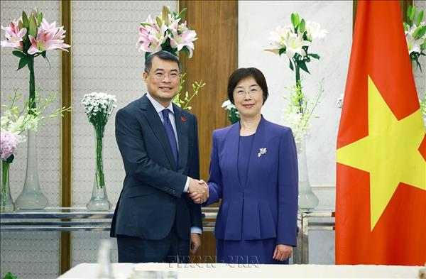 LAIIB sengage à accompagner le Vietnam dans le développement dinfrastructures durables