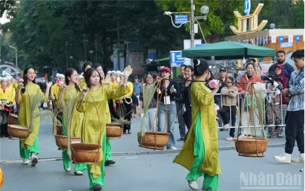 河内秋季节即将启幕 多彩活动展现首都秋日魅力