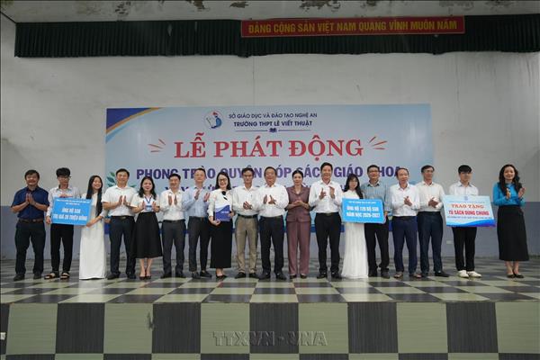 Xây dựng Tủ sách dùng chung, không để học sinh thiếu sách học tập