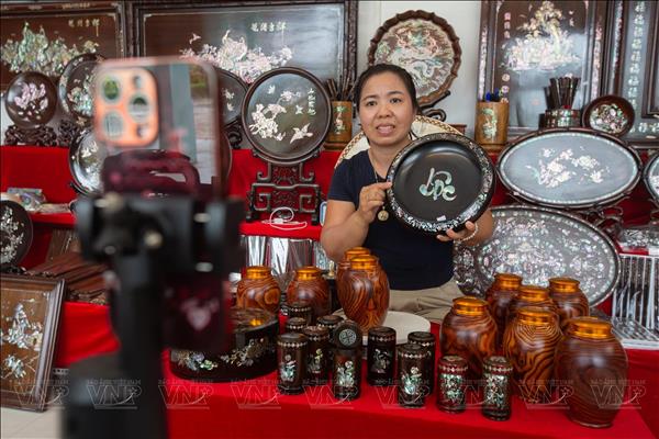 Khảm trai sơn mài Chuyên Mỹ giữ hồn nghề truyền thống để vươn xa