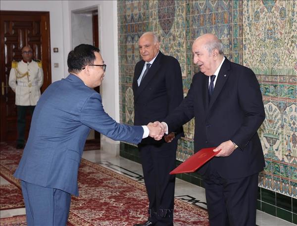 Đại sứ Vũ Duy Long trình Thư ủy nhiệm lên Tổng thống Algeria