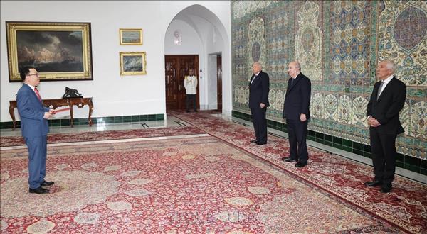 Đại sứ Vũ Duy Long trình Thư ủy nhiệm lên Tổng thống Algeria