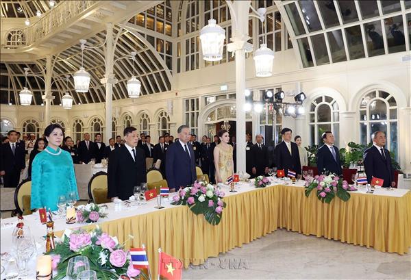 越共中央总书记、国家主席苏林举行宴会欢迎泰王国国王和王后玛哈·哇集拉隆功