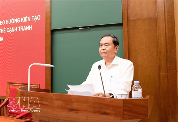 越南国会主席陈青敏与越共中央委员就创新立法思维开展专题交流