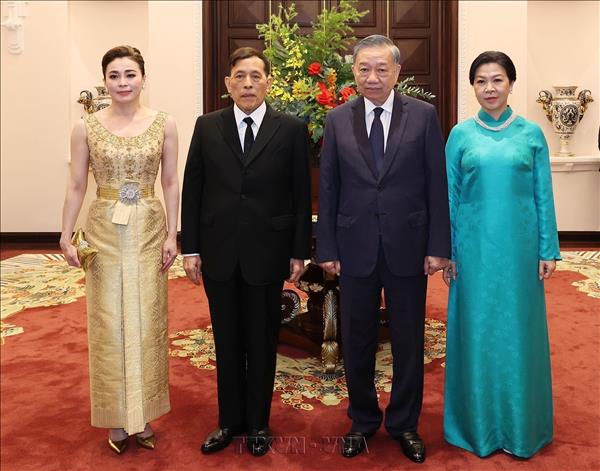 Top Vietnamese leader hosts banquet for King and Queen of Thailand