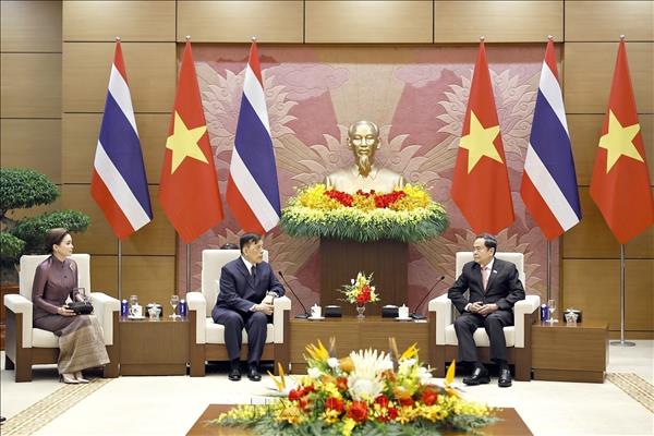 Top legislator meets with King of Thailand in Hanoi