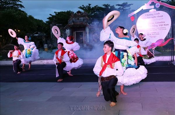 Hoi An accueille un échange artistique entre jeunes Vietnamiens et Colombiens