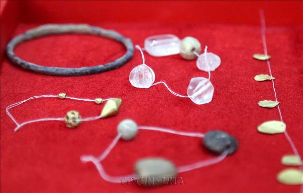 Phát hiện nhiều hiện vật trong 2 ngôi mộ cổ khoảng 1.500 năm