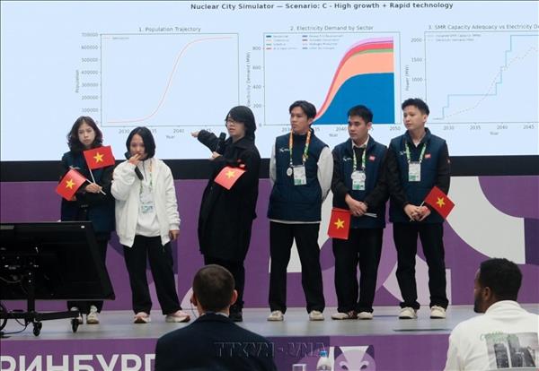 Vietnamese students compete in Global HackAtom 2026 finals in Russia