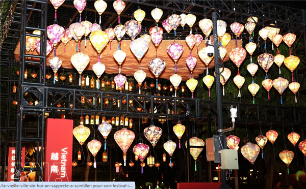 Les lanternes de Hôi An illuminent la Fête internationale de la mi-automne à Hong Kong (Chine)