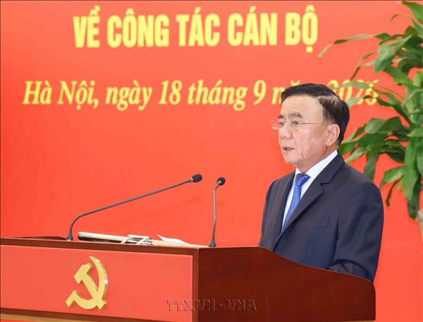 越共中央书记处常务书记陈锦秀会见老挝人民革命党高级干部代表团