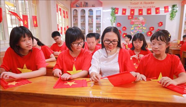 Mỗi lá cờ - Triệu trái tim