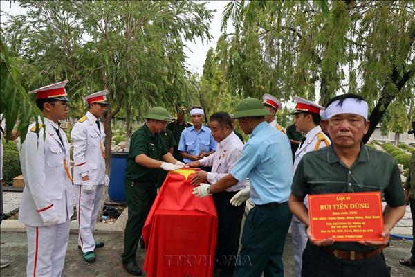 Hỗ trợ thân nhân đưa hài cốt liệt sĩ trở về quê hương