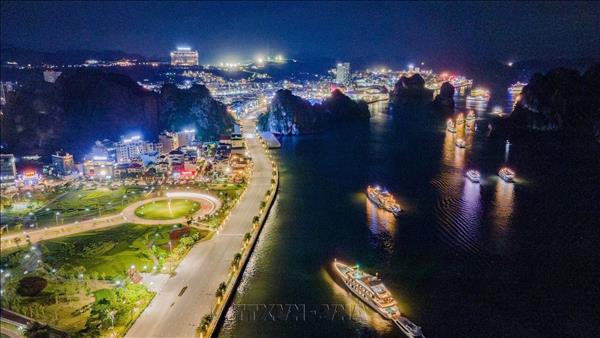 Quảng Ninh tăng tốc hướng tới 23 triệu lượt khách du lịch 