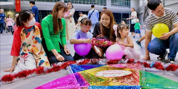 Trung thu kết nối thế hệ trẻ với tiếng Việt và văn hóa quê hương tại Nhật Bản