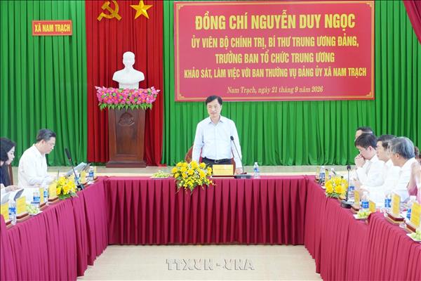 Đồng chí Nguyễn Duy Ngọc khảo sát mô hình chính quyền địa phương 2 cấp tại Nam Trạch