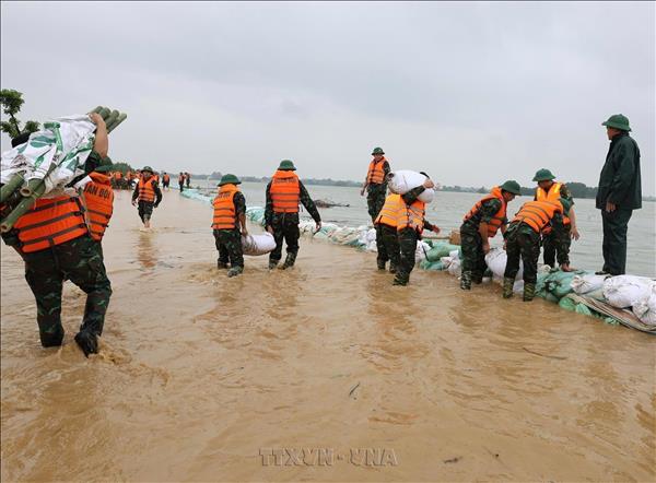 Government leader directs proactive response to, recovery from floods