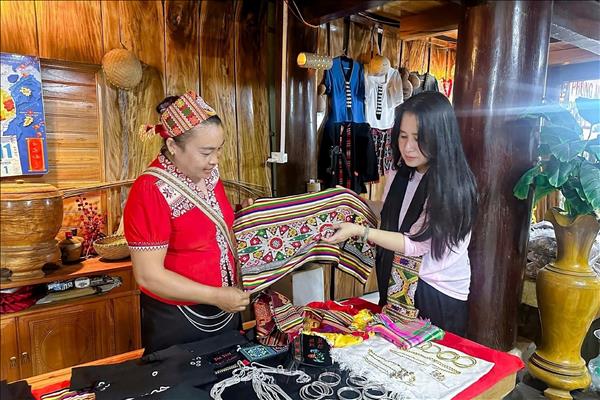 Muong Chong Commune Taps Potential for Community-Based Tourism