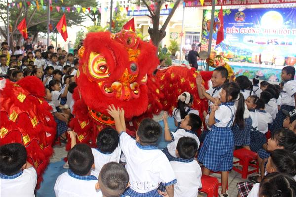 Tết Trung thu đến với trẻ em biên giới, hải đảo tỉnh Lâm Đồng