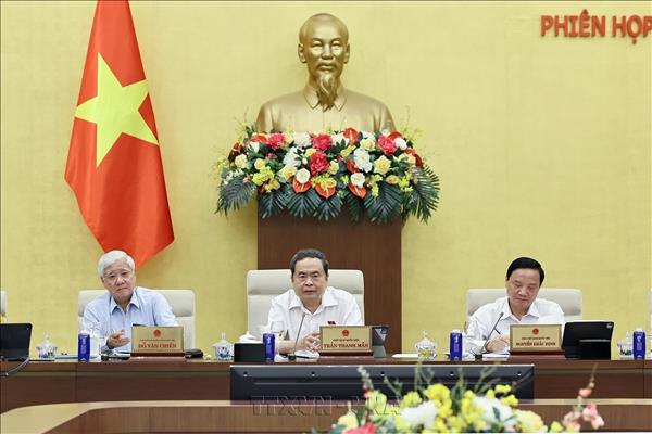 Phiên họp thứ 6 Ủy ban Thường vụ Quốc hội: Chương trình lập pháp năm 2027 cần chuẩn bị sớm, điều chỉnh ít và chất lượng cao hơn