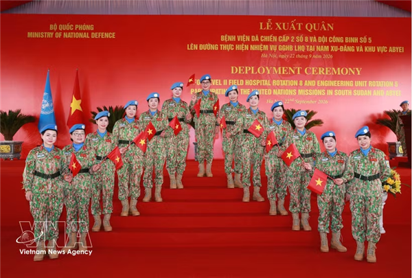 越南八号二级野战医院和五号工兵队出征 执行联合国维和任务