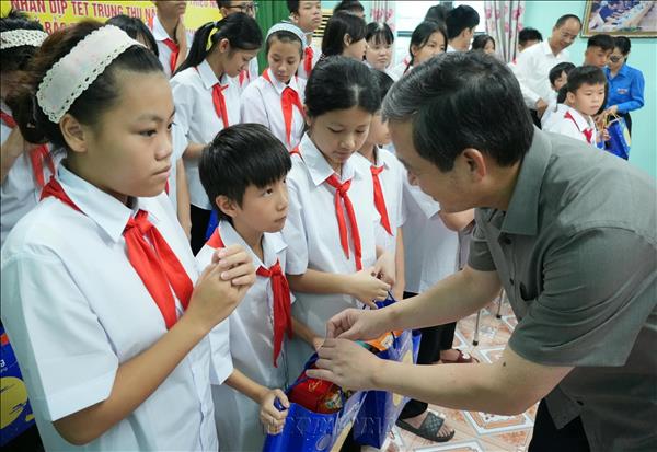 Trao yêu thương, tiếp thêm động lực cho trẻ em hoàn cảnh đặc biệt