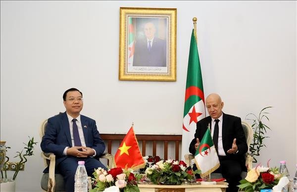 Vietnam y Argelia fortalecen las relaciones bilaterales