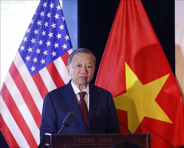 Party General Secretary and President meets American friends
